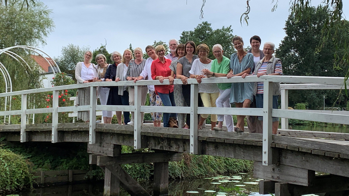 Unsere ehrenamtlichen Mitarbeiter:innen im Rosarium Uetersen